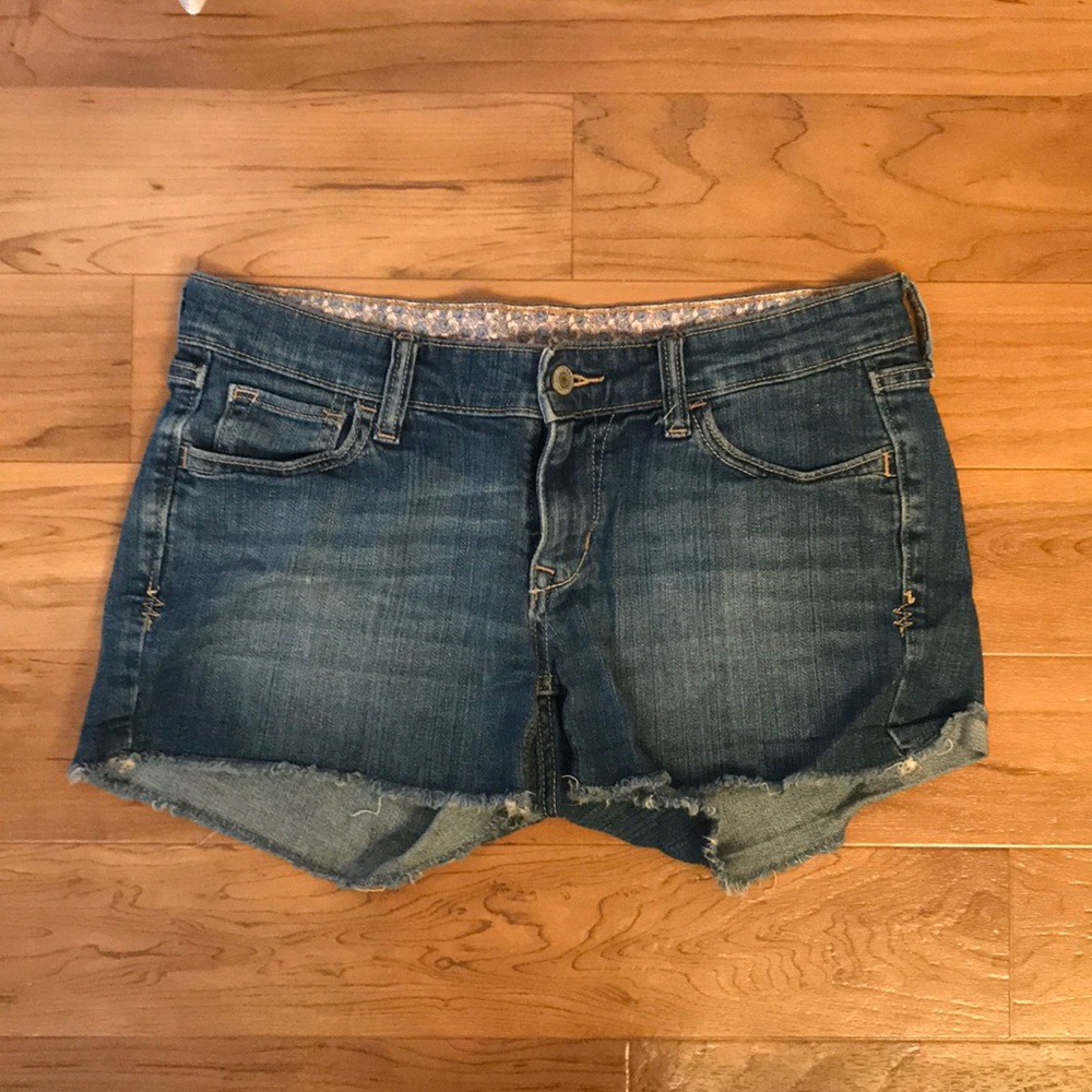 Denim short cut-offs